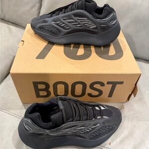 Adidas Yeezy 700 V3 Triple Black Shoes